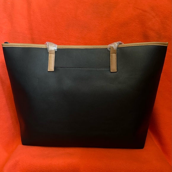 NWT Tahari Tote with Lip Care Set - Picture 3 of 12
